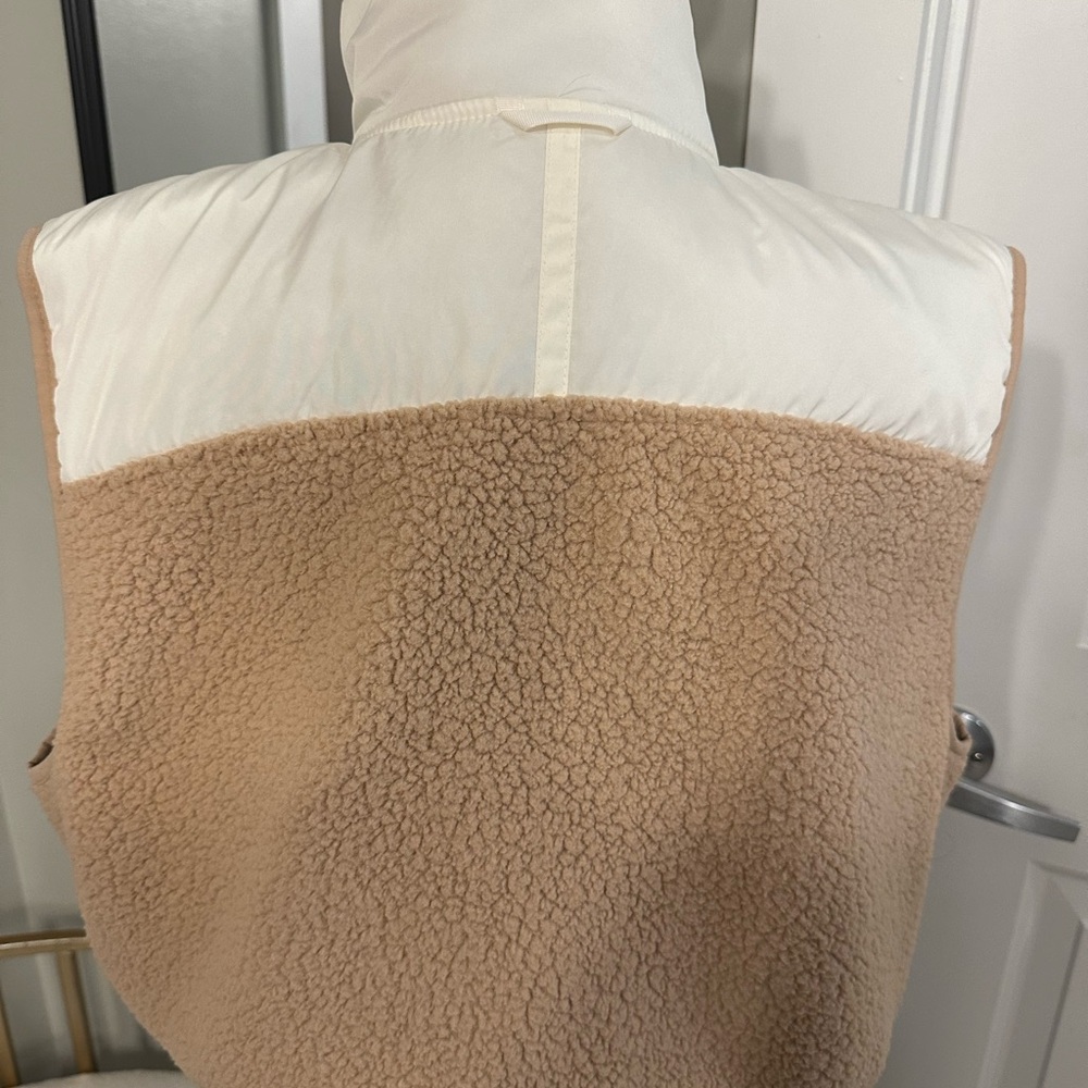 Old Navy Cream and Tan Vest - Picture 3 of 6